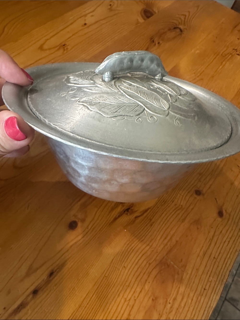 Everlast vintage Style Hammered aluminum Bowl with Decorative Lid